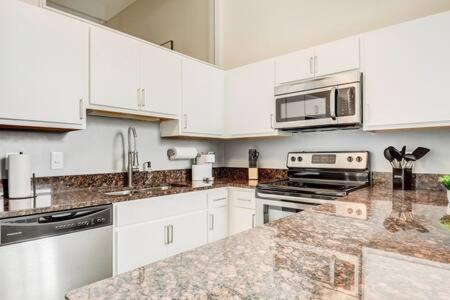 אינדיאנפוליס Cozysuites - 2Br With Direct Skybridge Access #5 מראה חיצוני תמונה