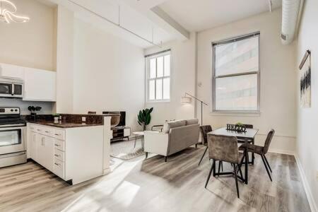 אינדיאנפוליס Cozysuites - 2Br With Direct Skybridge Access #5 מראה חיצוני תמונה